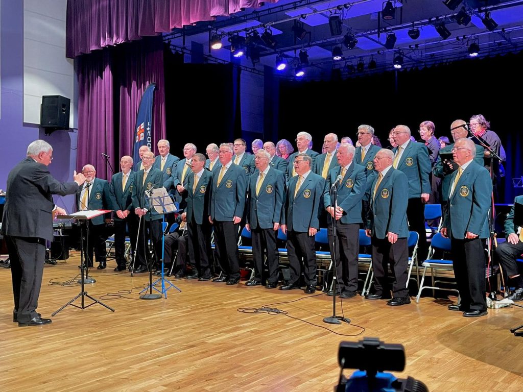 Alfreton choirs raised more than £1,000 for the RNLI with a concert at the David Nieper Academy in Alfreton.